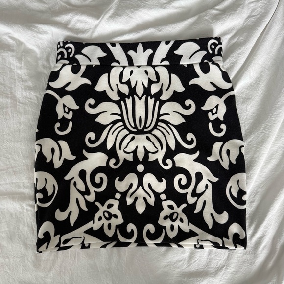 INC International Concepts Black and White Floral Pencil Skirt - Picture 1 of 3
